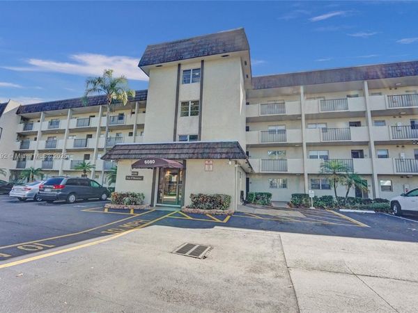 6080 NW 44th St, Unit 401, Lauderhill, FL 33319