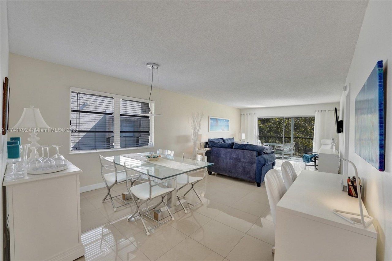 6080 NW 44th St, Unit 401, Lauderhill, FL 33319 Photo