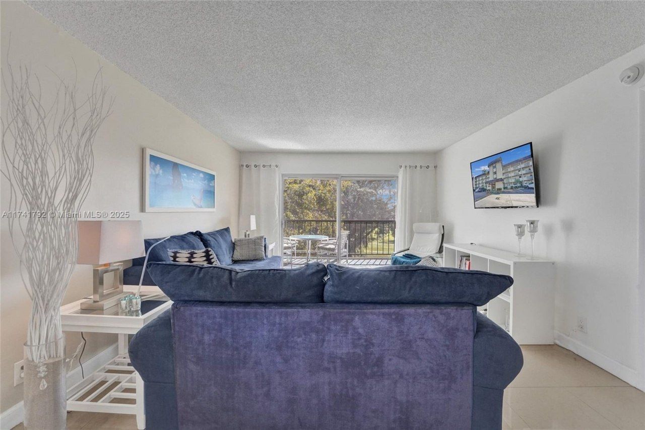 6080 NW 44th St, Unit 401, Lauderhill, FL 33319 Photo