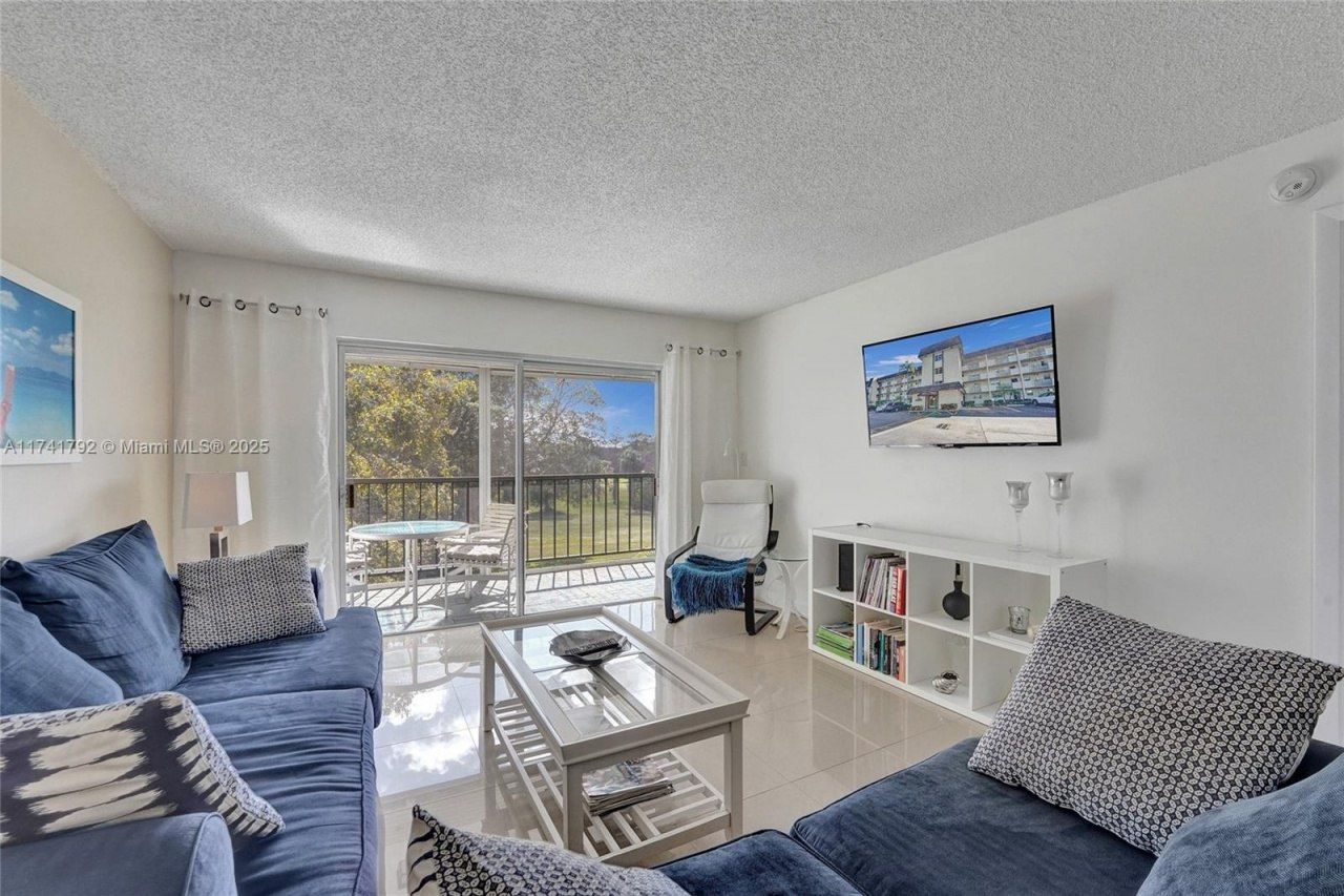 6080 NW 44th St, Unit 401, Lauderhill, FL 33319 Photo