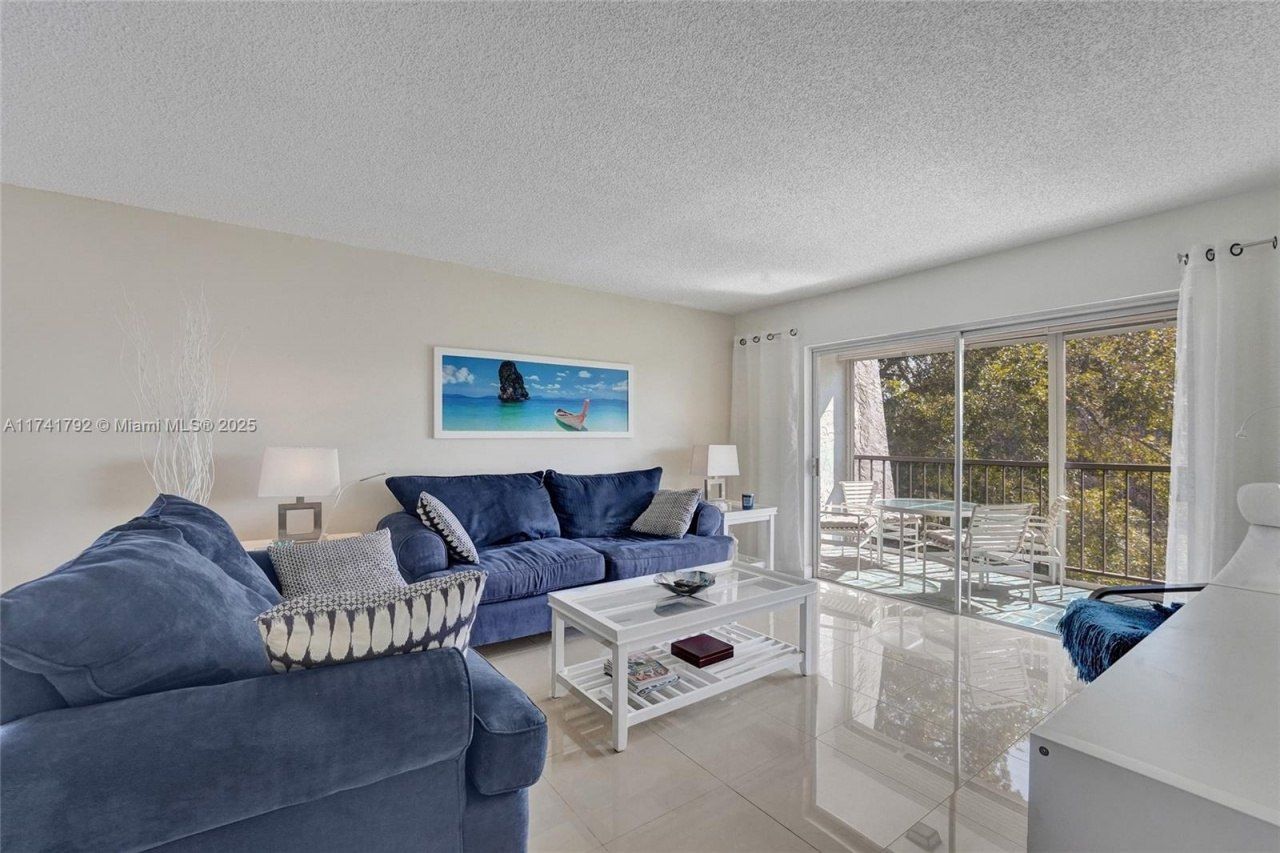 6080 NW 44th St, Unit 401, Lauderhill, FL 33319 Photo