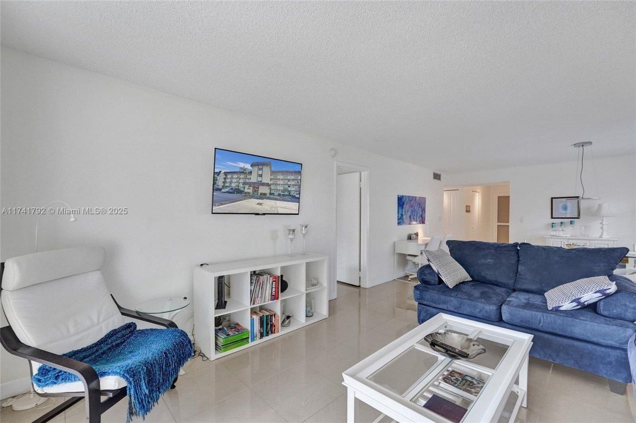 6080 NW 44th St, Unit 401, Lauderhill, FL 33319 Photo