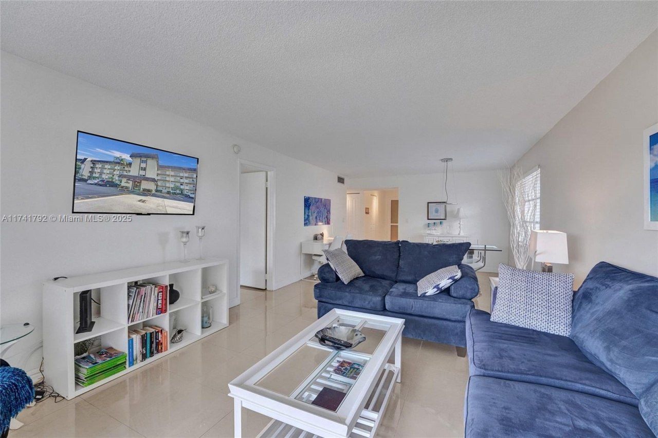 6080 NW 44th St, Unit 401, Lauderhill, FL 33319 Photo