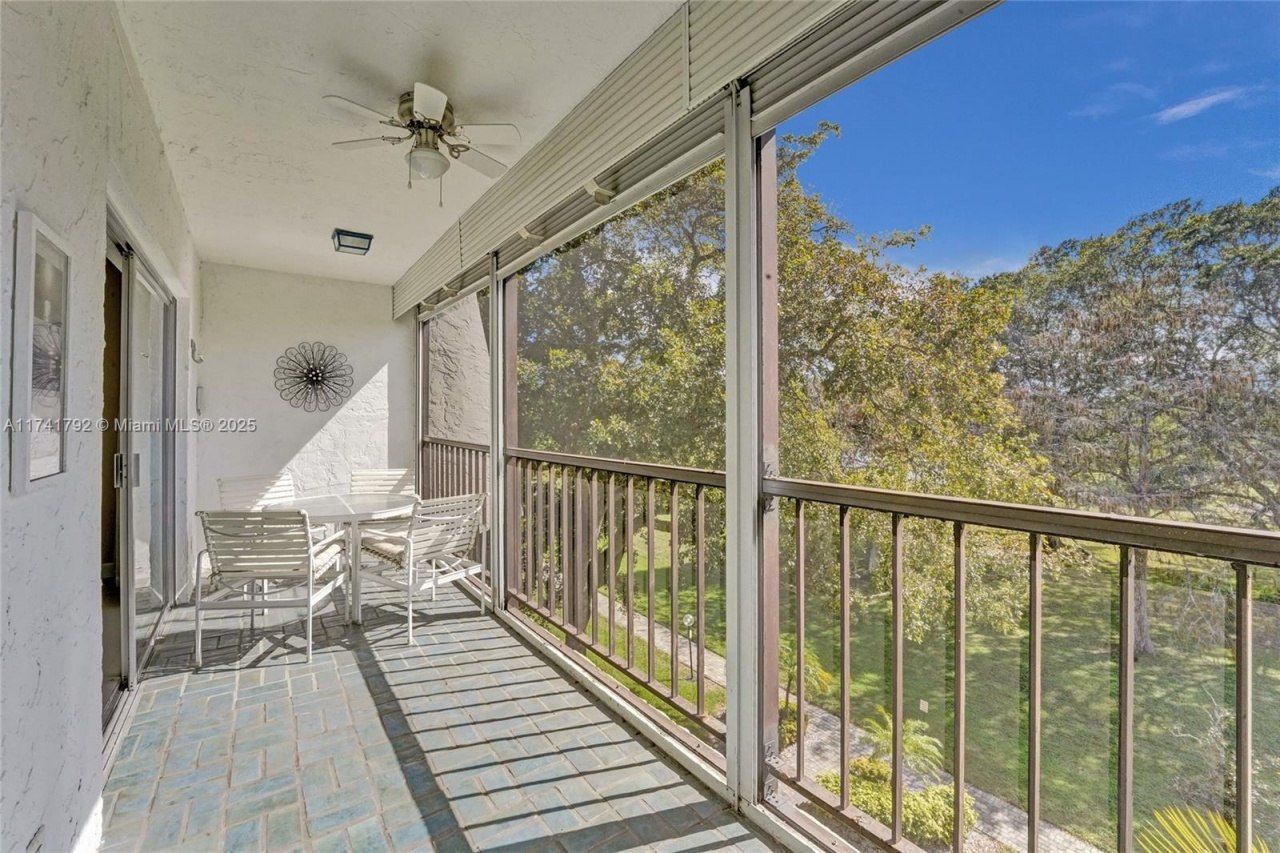 6080 NW 44th St, Unit 401, Lauderhill, FL 33319 Photo