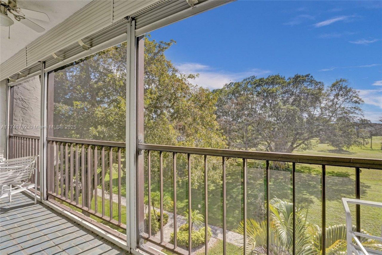 6080 NW 44th St, Unit 401, Lauderhill, FL 33319 Photo