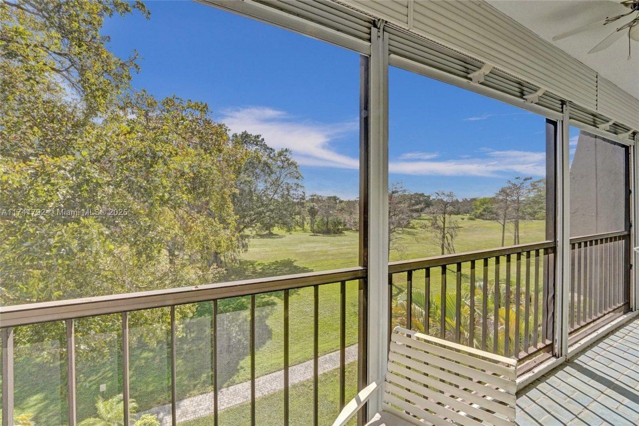 6080 NW 44th St, Unit 401, Lauderhill, FL 33319 Photo