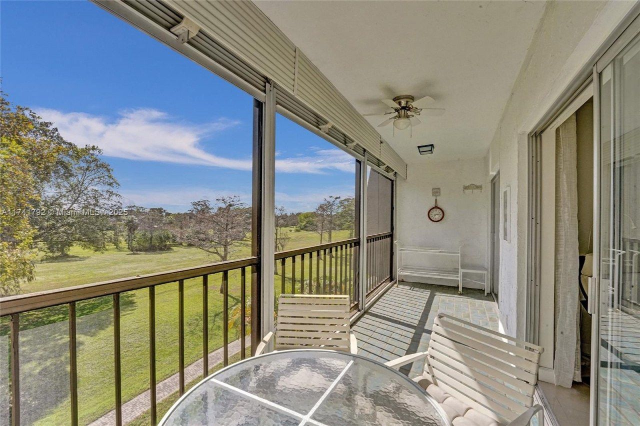 6080 NW 44th St, Unit 401, Lauderhill, FL 33319 Photo