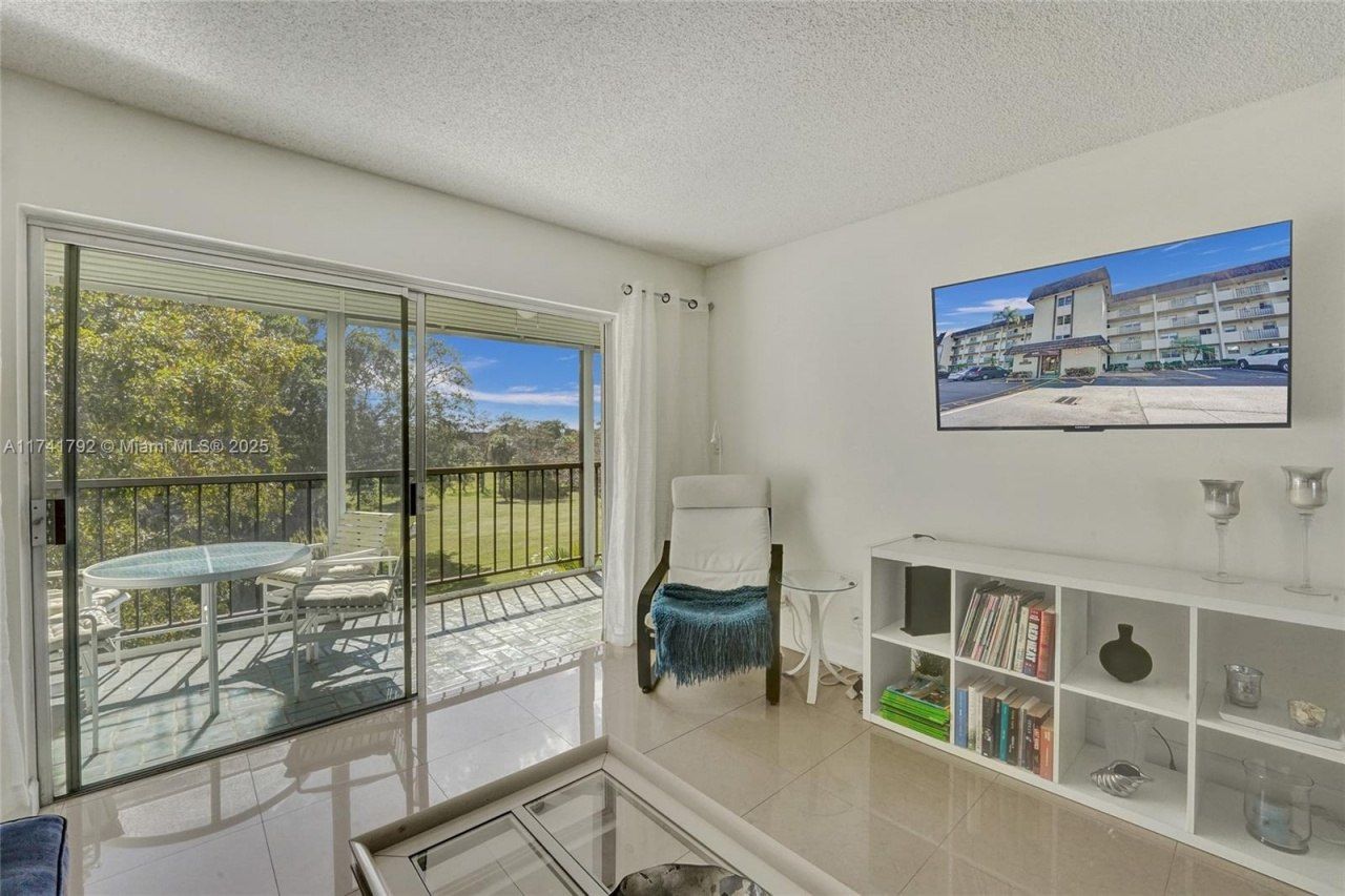 6080 NW 44th St, Unit 401, Lauderhill, FL 33319 Photo