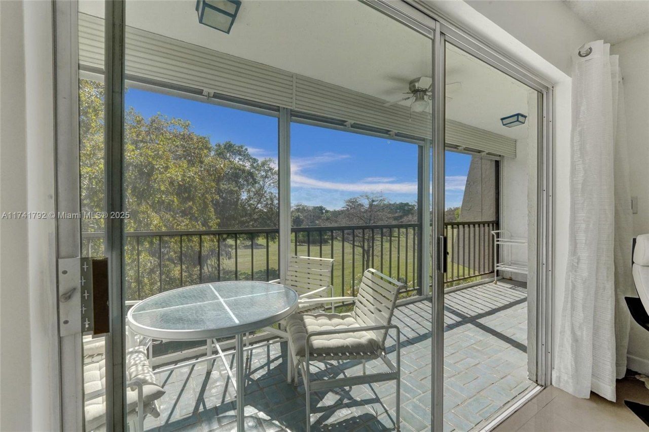 6080 NW 44th St, Unit 401, Lauderhill, FL 33319 Photo