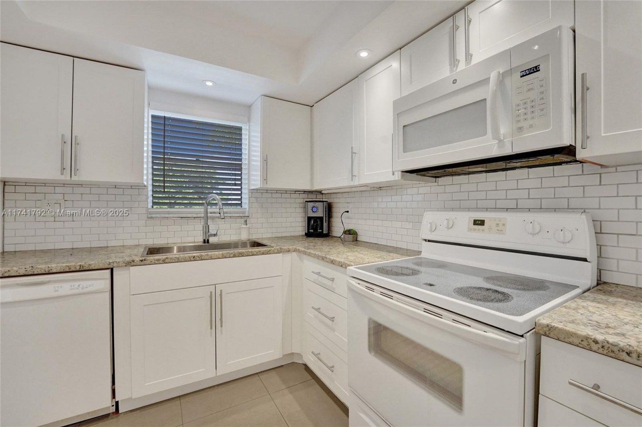 6080 NW 44th St, Unit 401, Lauderhill, FL 33319 Photo