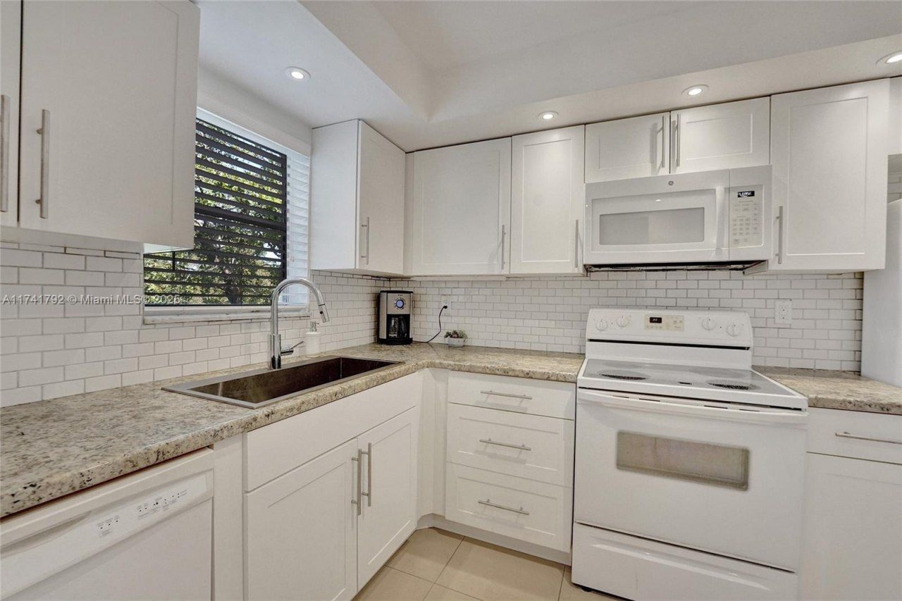 6080 NW 44th St, Unit 401, Lauderhill, FL 33319 Photo