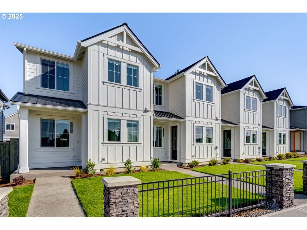 4228 SE Century Blvd, Hillsboro, OR 97123 Main Photo