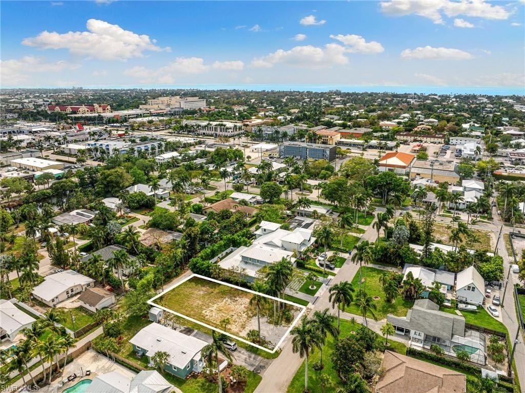 1084 Broad Ave N, Naples, FL 34102 Photo