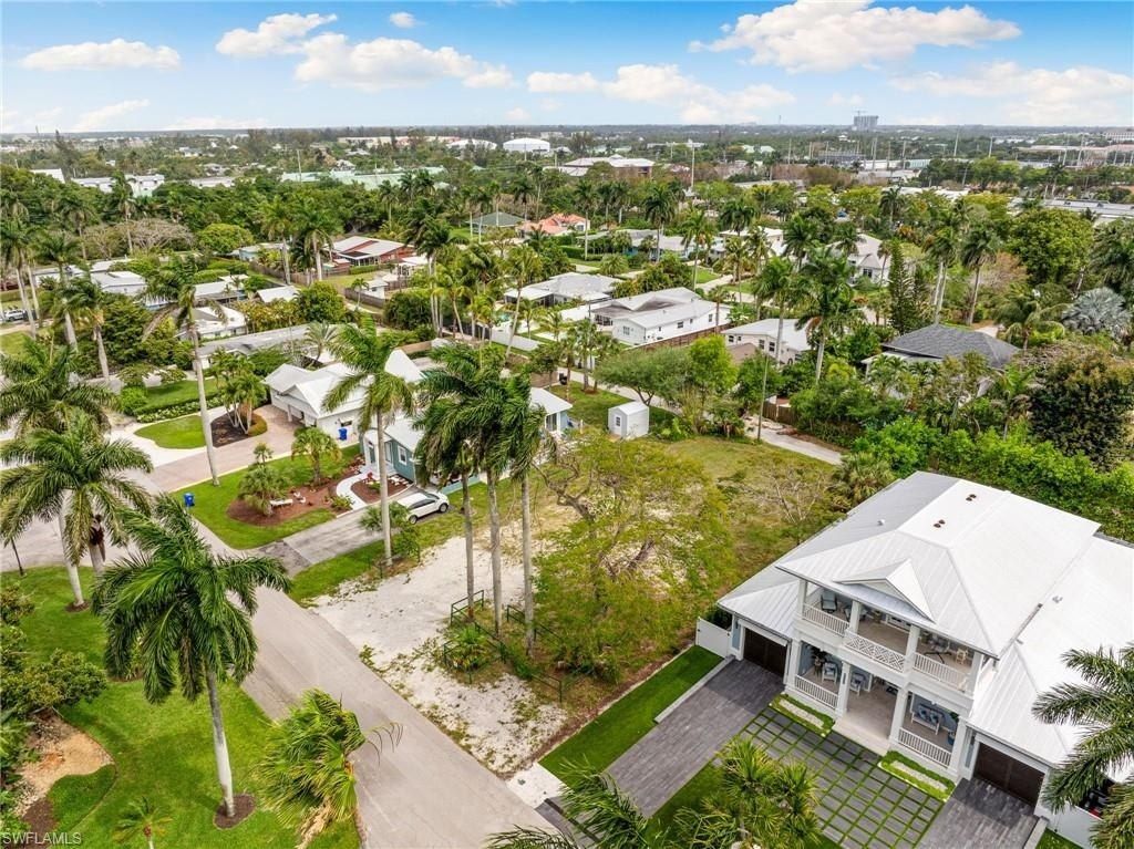 1084 Broad Ave N, Naples, FL 34102 Photo