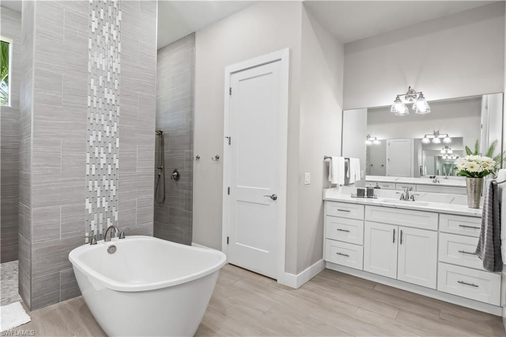 2410 Kismet Lakes Ln, Cape Coral, FL 33993 Photo