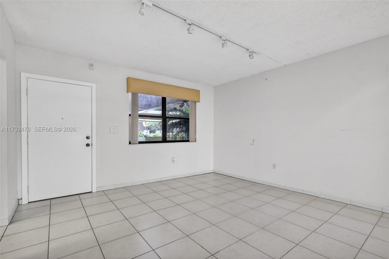 481 Ives Dairy Rd, Unit 105-4, Miami, FL 33179 Photo