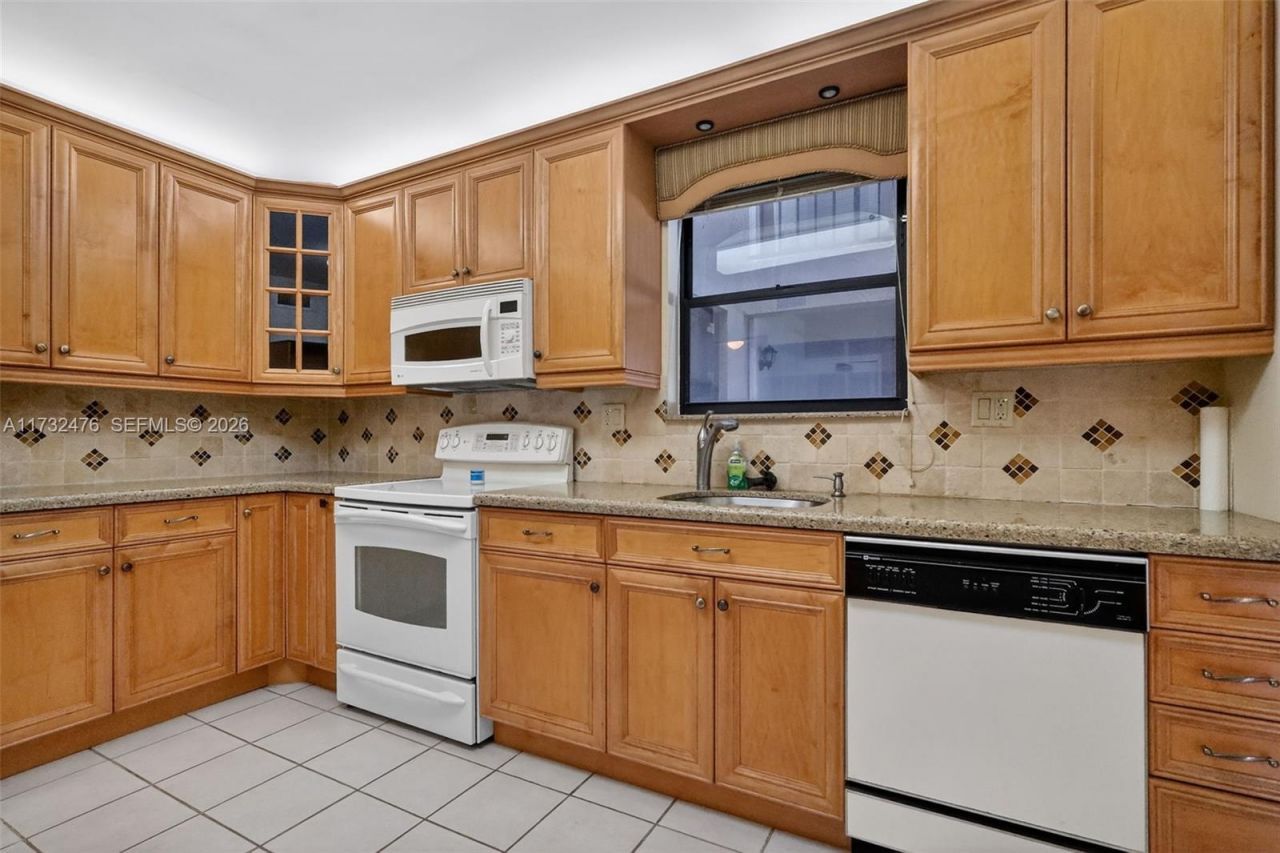 481 Ives Dairy Rd, Unit 105-4, Miami, FL 33179 Photo