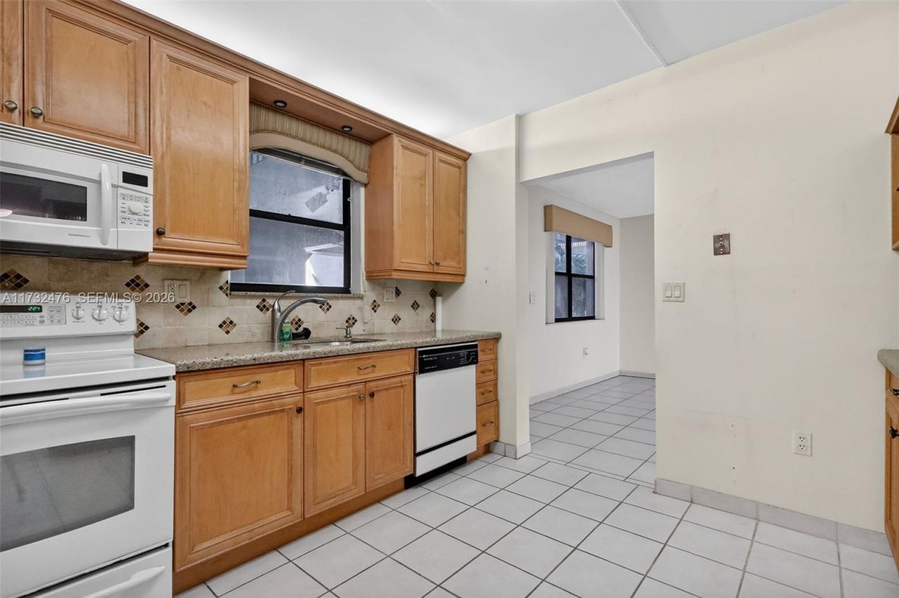 481 Ives Dairy Rd, Unit 105-4, Miami, FL 33179 Photo