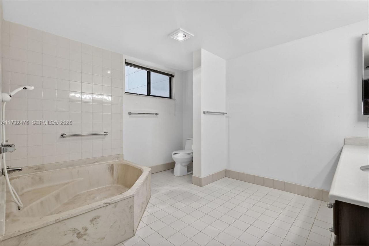 481 Ives Dairy Rd, Unit 105-4, Miami, FL 33179 Photo