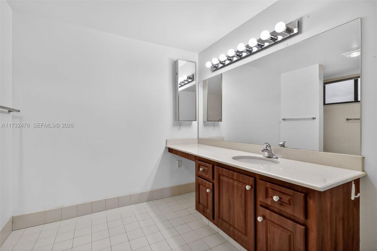 481 Ives Dairy Rd, Unit 105-4, Miami, FL 33179 Photo