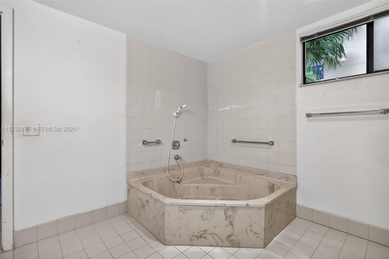 481 Ives Dairy Rd, Unit 105-4, Miami, FL 33179 Photo