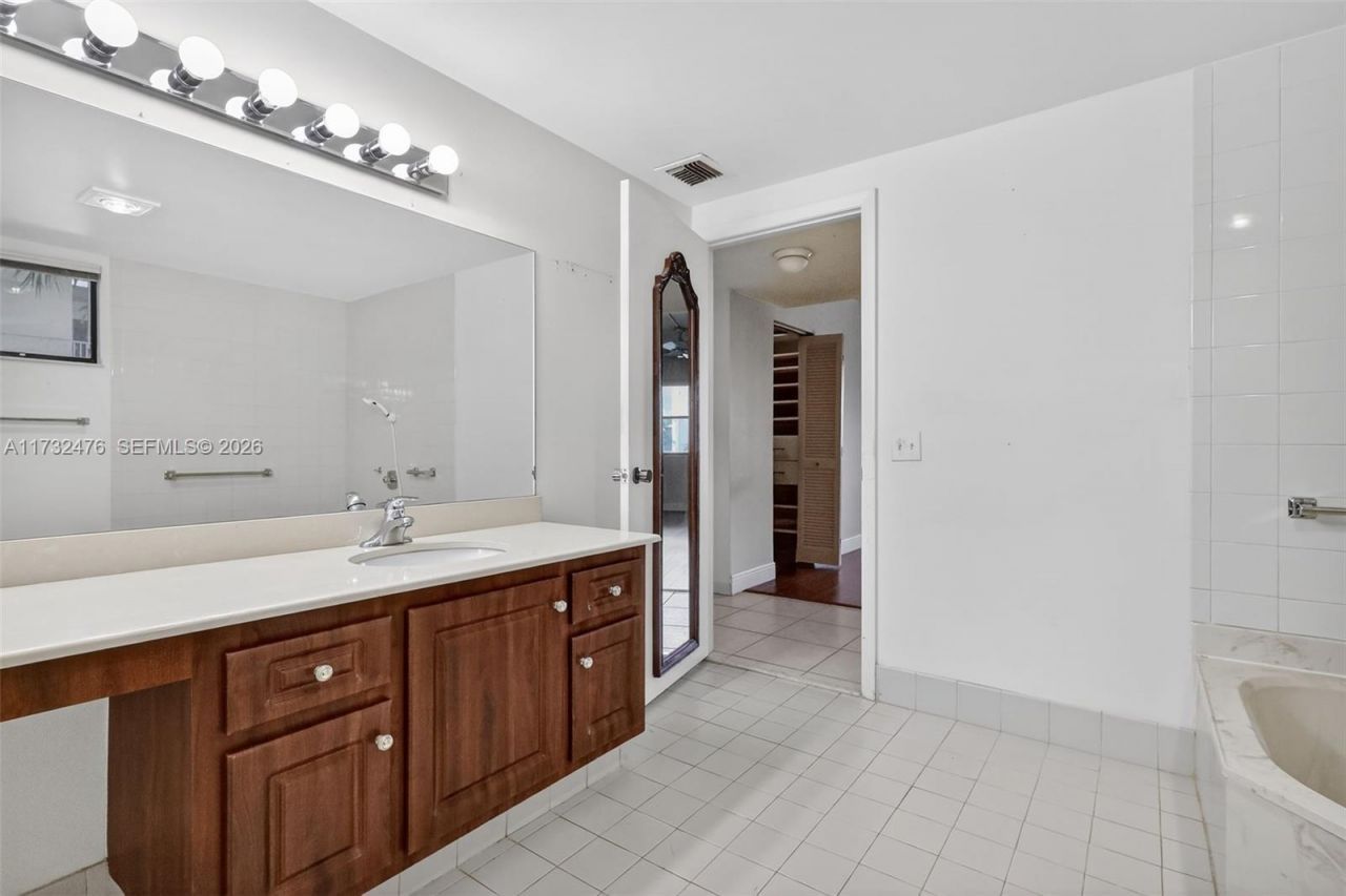 481 Ives Dairy Rd, Unit 105-4, Miami, FL 33179 Photo