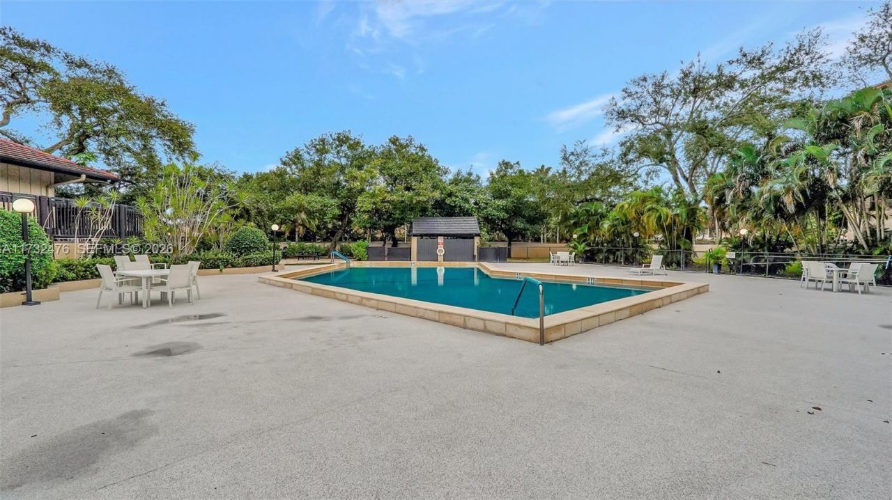 481 Ives Dairy Rd, Unit 105-4, Miami, FL 33179 Photo