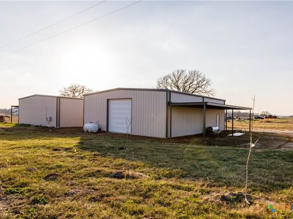 1080 Whisper Road, Luling, TX 78648