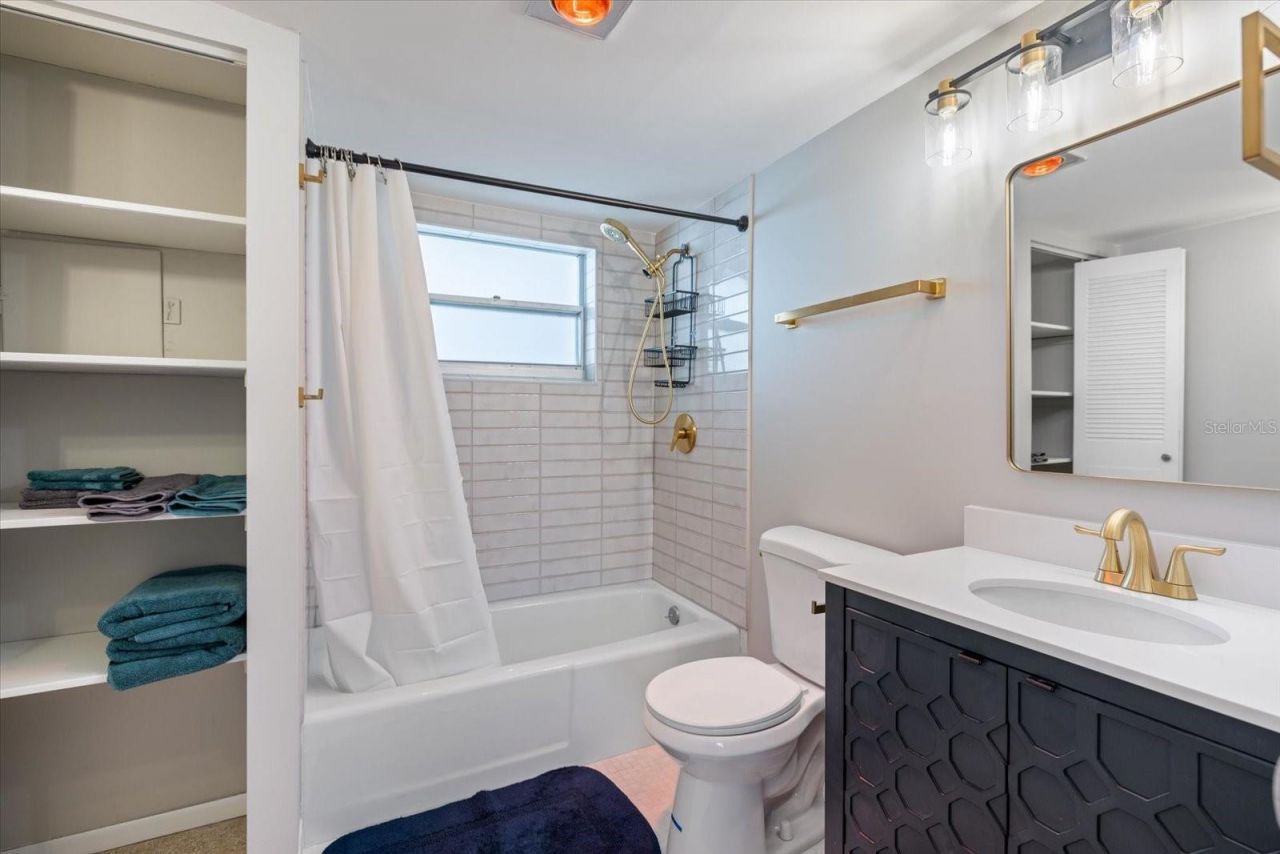 800 Benjamin Franklin Drive, Unit 608, Sarasota, FL 34236 Photo