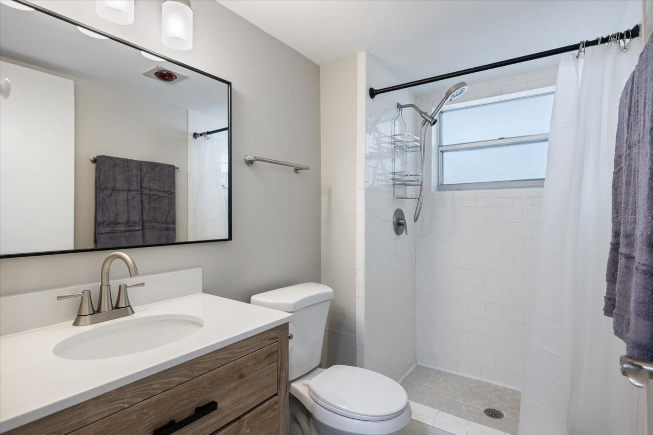 800 Benjamin Franklin Drive, Unit 608, Sarasota, FL 34236 Photo