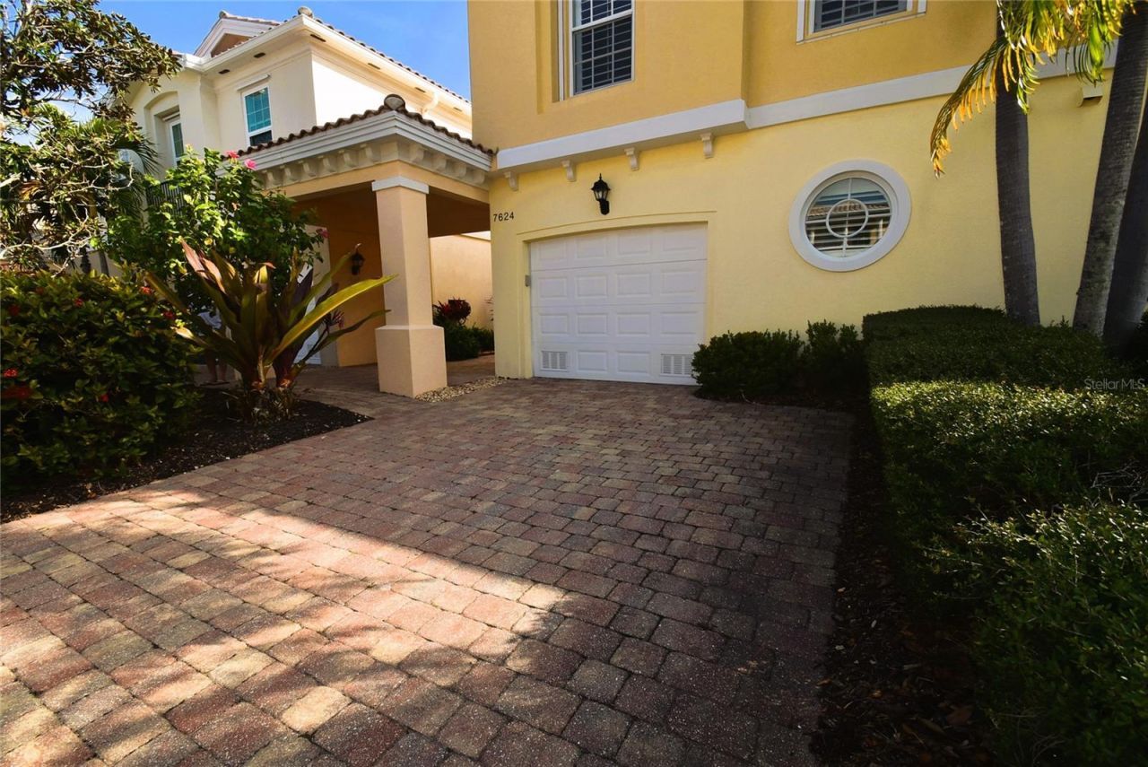 7624 Bergamo Avenue, Unit 4B, Sarasota, FL 34238 Photo