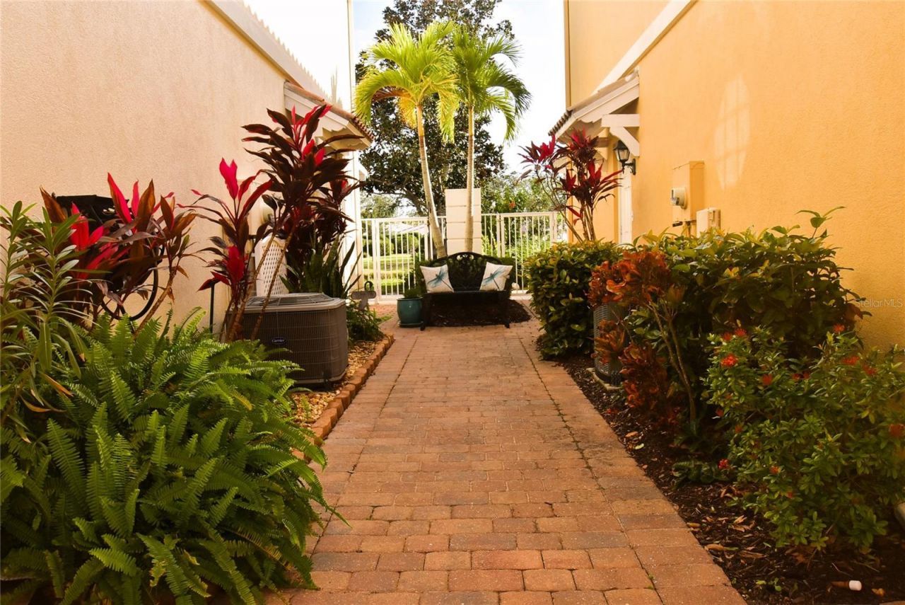 7624 Bergamo Avenue, Unit 4B, Sarasota, FL 34238 Photo