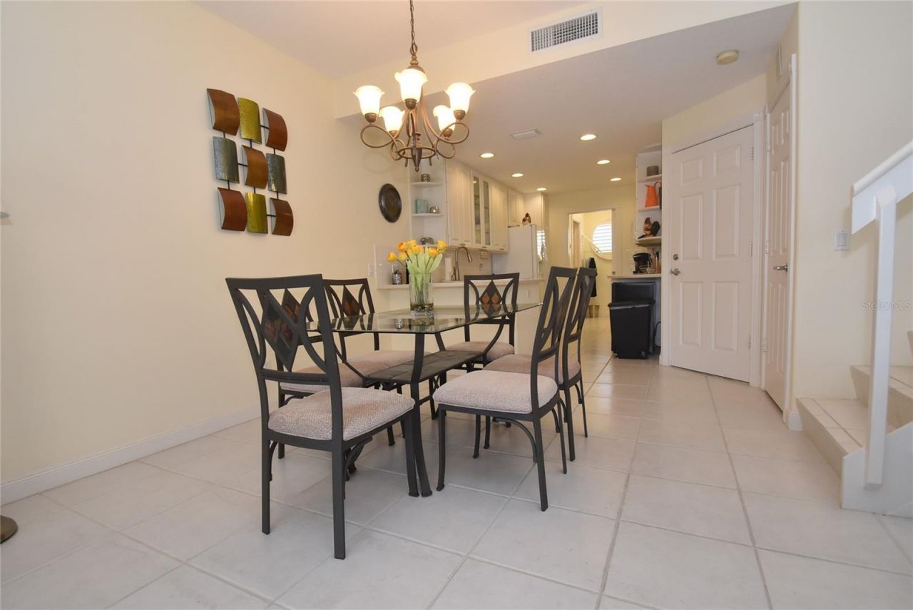 7624 Bergamo Avenue, Unit 4B, Sarasota, FL 34238 Photo
