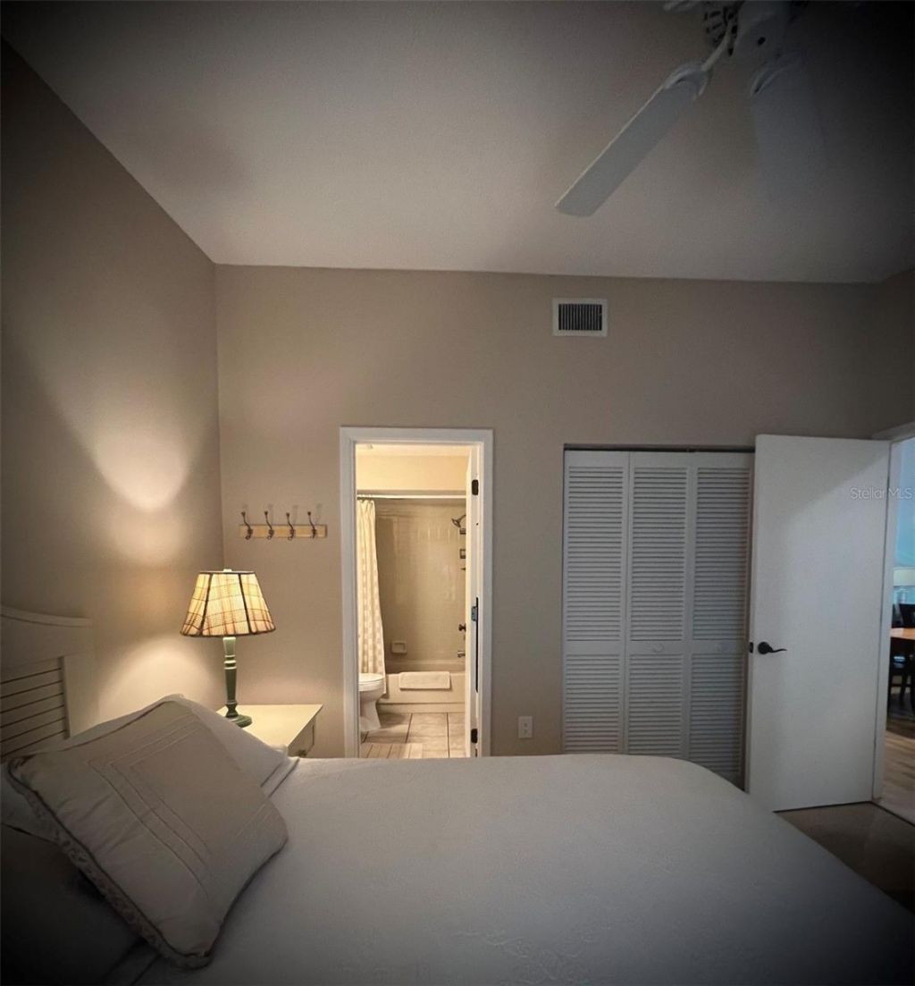 4570 Weybridge, Unit 32, Sarasota, FL 34235 Photo