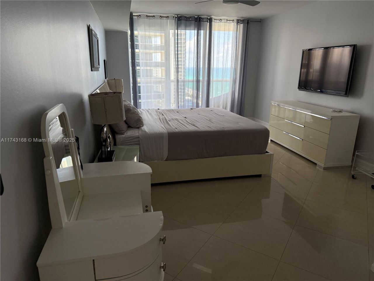 1830 S Ocean Dr, Unit 1708, Hallandale Beach, FL 33009 Photo