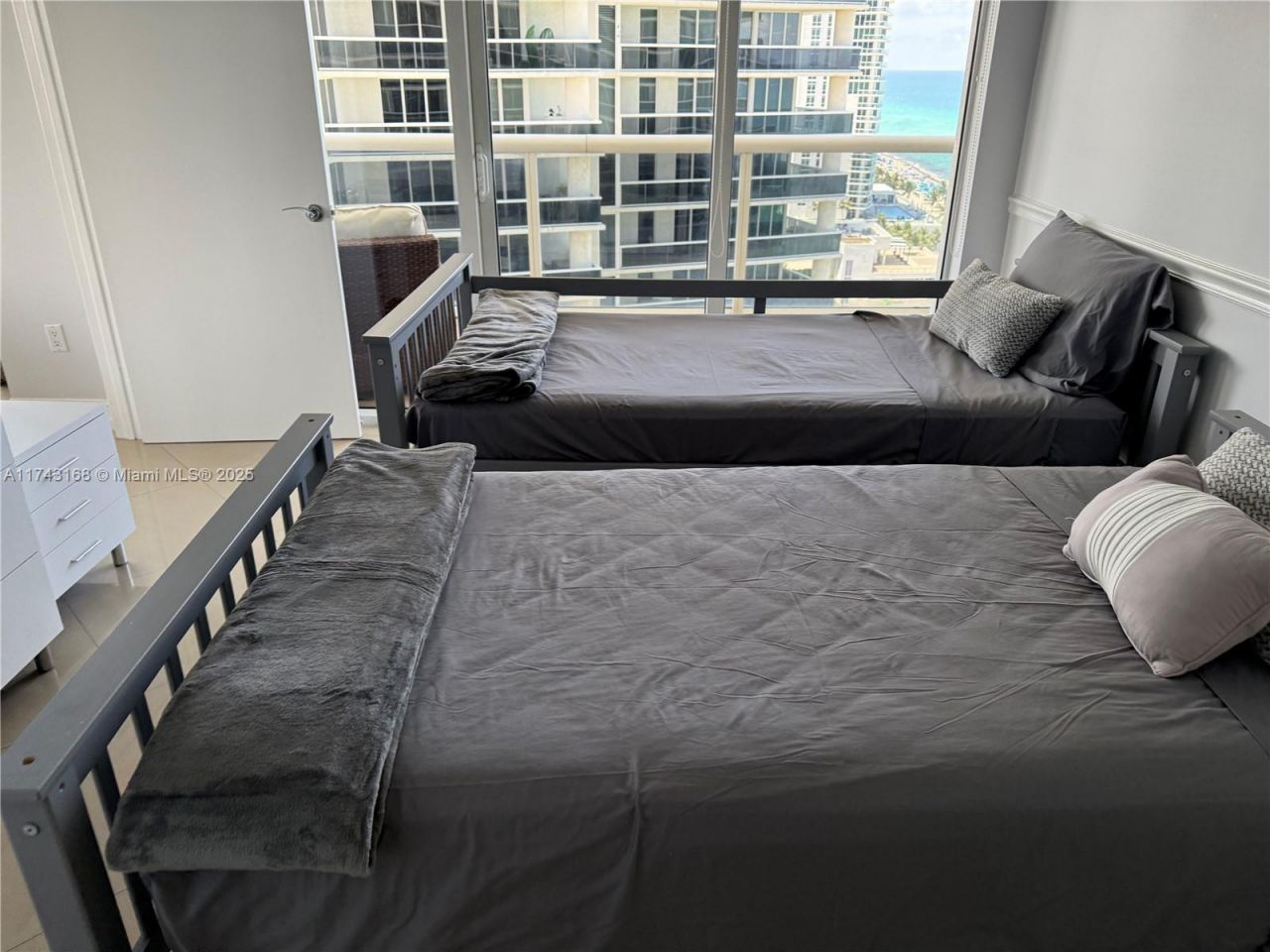 1830 S Ocean Dr, Unit 1708, Hallandale Beach, FL 33009 Photo