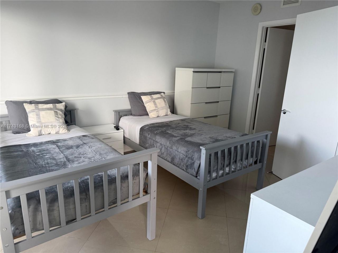 1830 S Ocean Dr, Unit 1708, Hallandale Beach, FL 33009 Photo