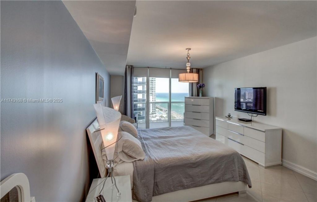 1830 S Ocean Dr, Unit 1708, Hallandale Beach, FL 33009 Photo