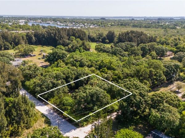 8700 63rd Avenue, Vero Beach, FL 32967