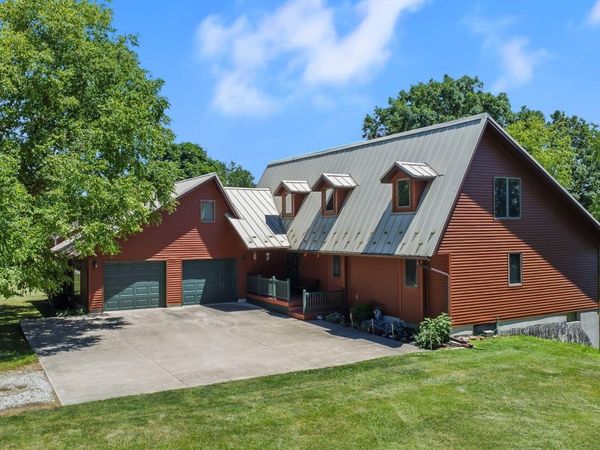 112 E 900 N, La Porte, IN 46350