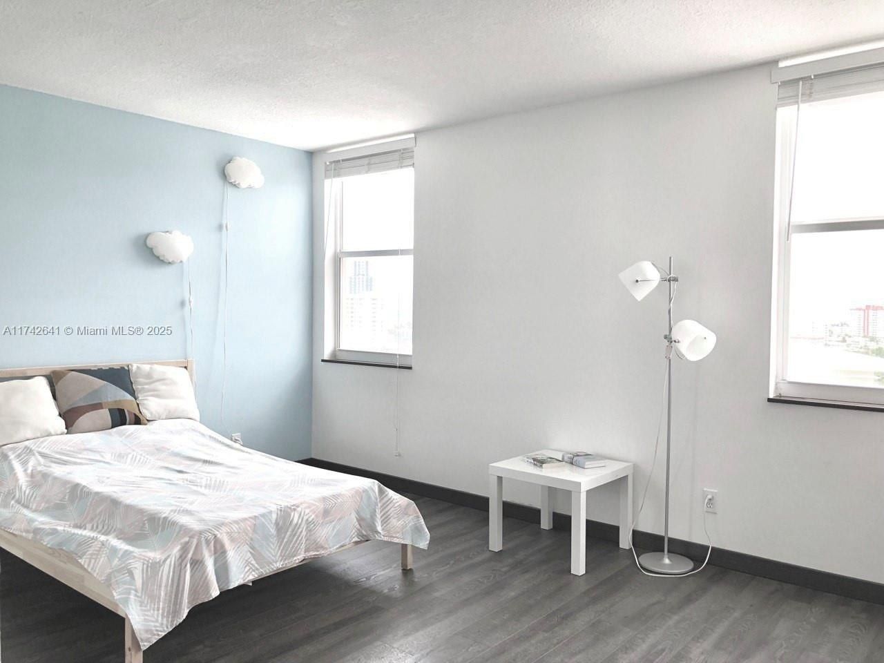 427 Golden Isles Dr, Unit 15J, Hallandale Beach, FL 33009 Photo