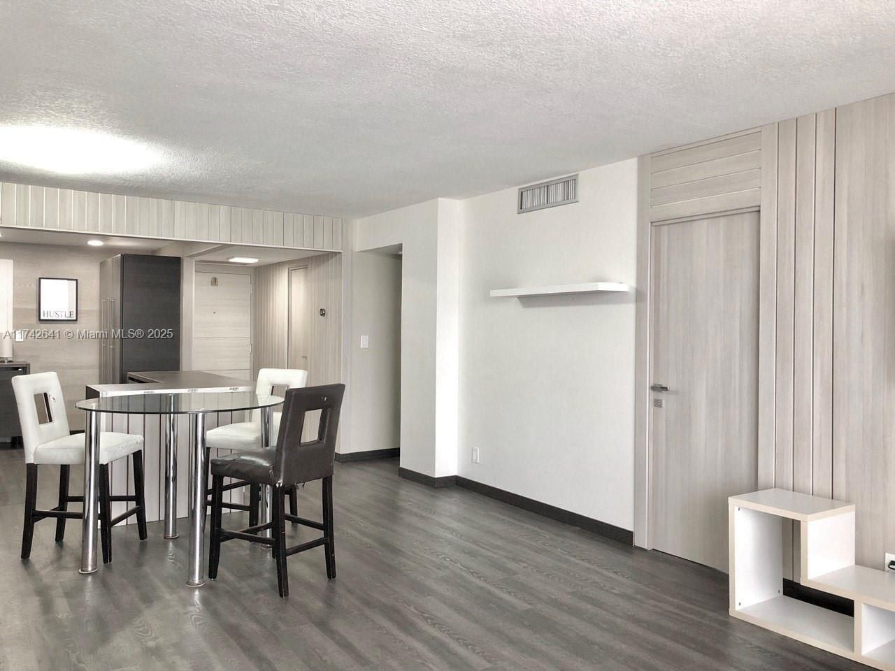 427 Golden Isles Dr, Unit 15J, Hallandale Beach, FL 33009 Photo