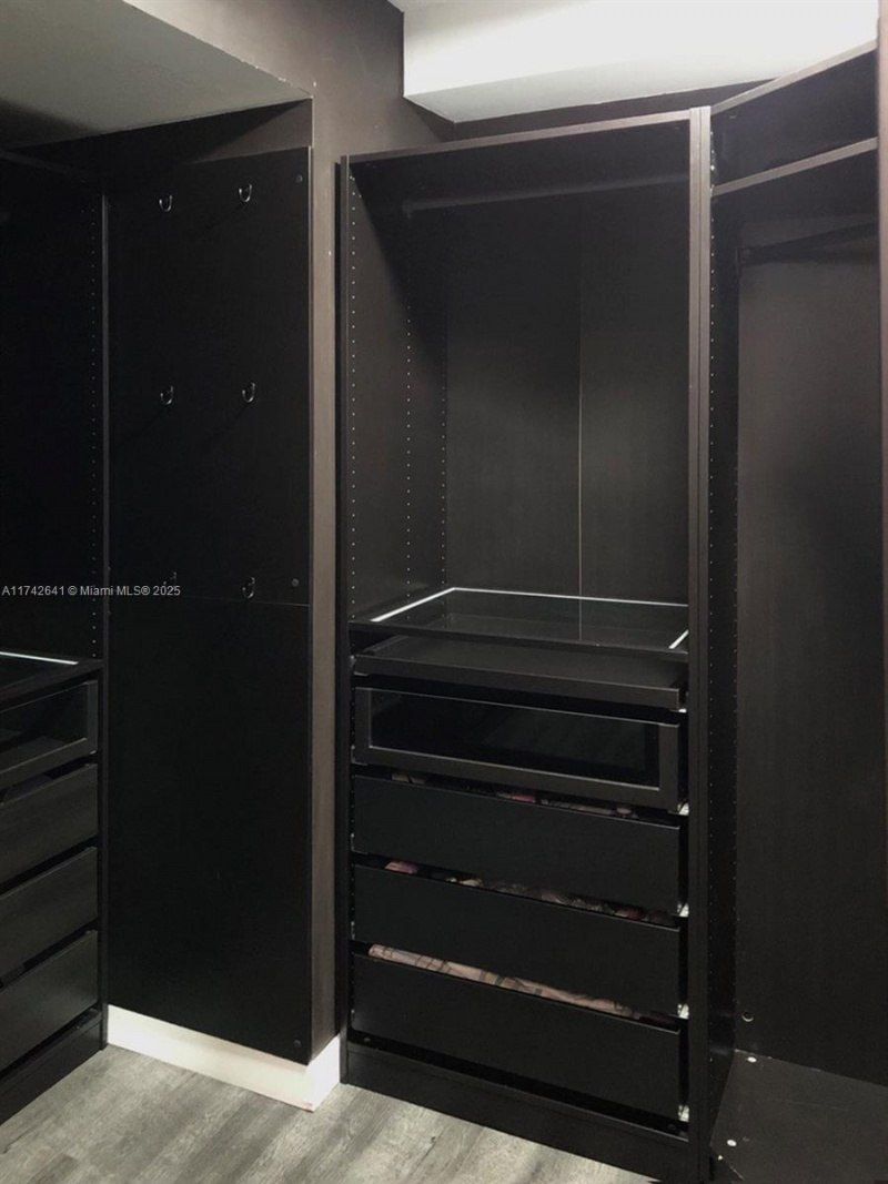 427 Golden Isles Dr, Unit 15J, Hallandale Beach, FL 33009 Photo