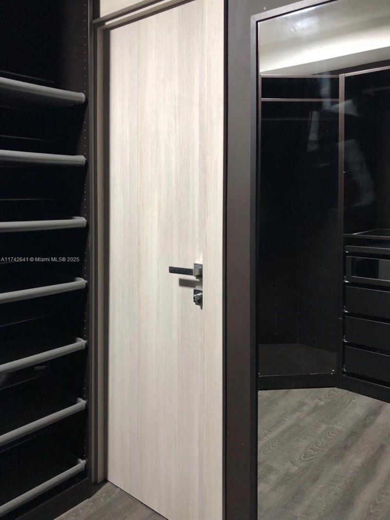 427 Golden Isles Dr, Unit 15J, Hallandale Beach, FL 33009 Photo