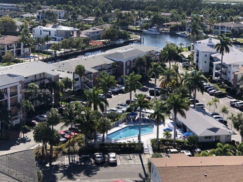 427 Golden Isles Dr, Unit 15J, Hallandale Beach, FL 33009 Photo