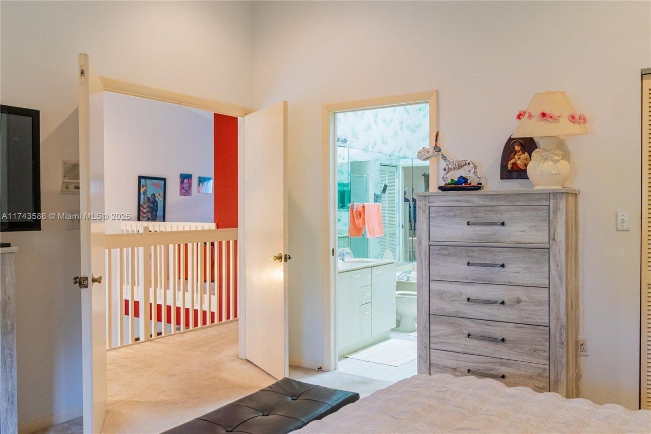 220 NE 211th St, Miami, FL 33179 Photo