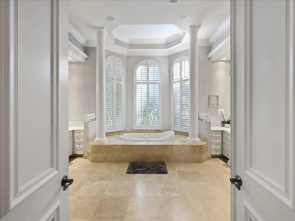 10596 Versailles Boulevard, Wellington, FL 33449 Photo