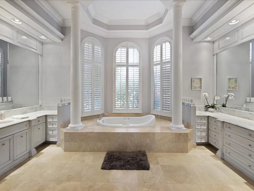 10596 Versailles Boulevard, Wellington, FL 33449 Photo