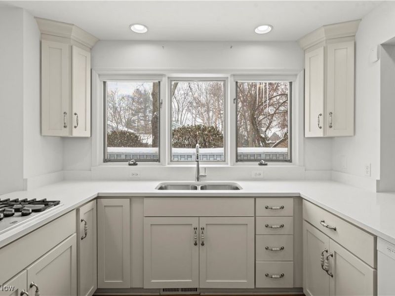 3885 Chestnut Court, Unit S1, Orange, OH 44022 Photo 12