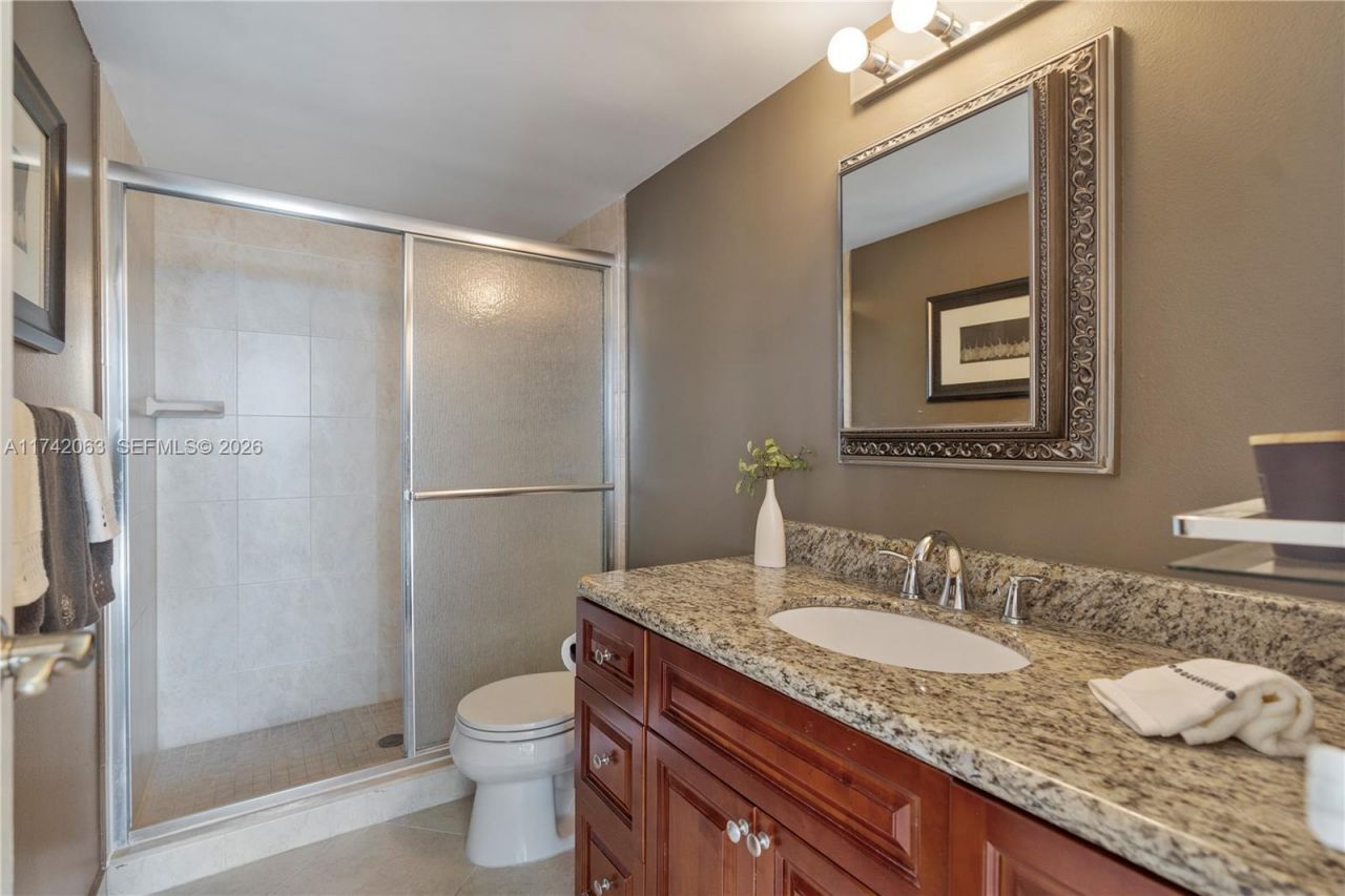 800 Parkview Dr, Unit 909, Hallandale Beach, FL 33009 Photo